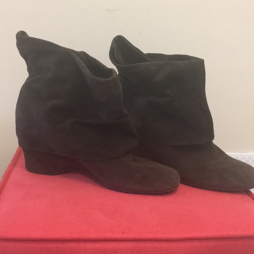 GENTLE SOULS BROWN SUEDE BOOTIES SZ 11M